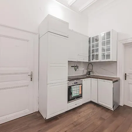 Heart Of 5 Homestay Prague