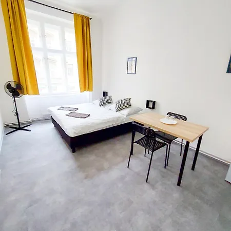Homestay Fantasticky Pokoj V Praze Na Letne B3 Prague