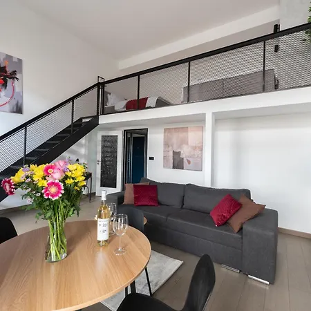 Near Center Family Loft-apartments