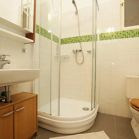 Greg Kampa Apartment *