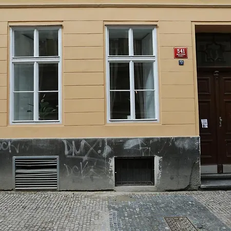 Greg Kampa Prague