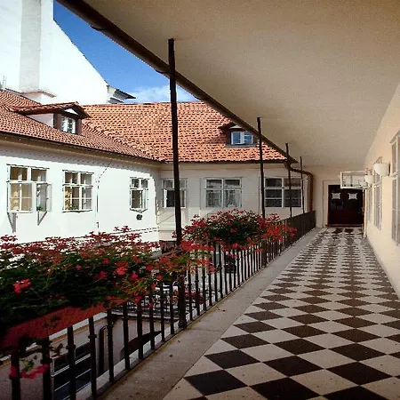 Little Town Budget Hotel 3*
