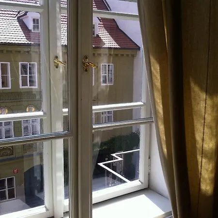 Little Town Budget Prag