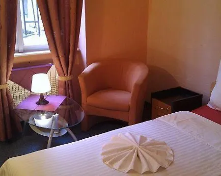 Hotel Club Praha 3*