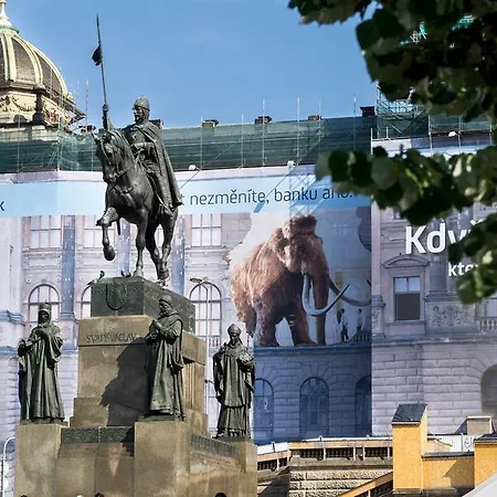 Black & White By Wenceslas Square And Muzeum Apartament Praga