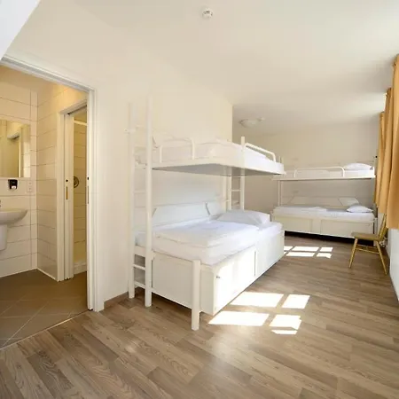 Safestay Prague Charles Bridge Hostel *