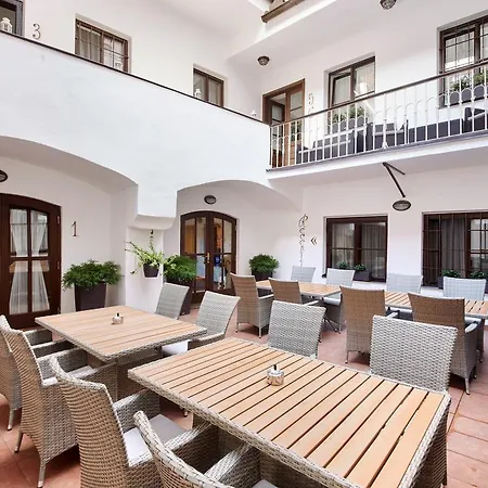 Bed & Breakfast Old House 3*
