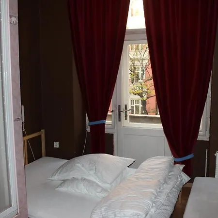Hotel Club Praha 3*