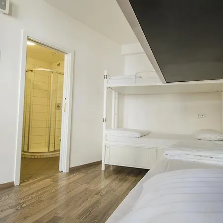 Safestay Prague Charles Bridge Hostel *