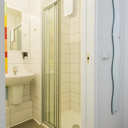 Hostel Safestay Prague Charles Bridge *