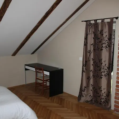 Hotel Club Praha 3*