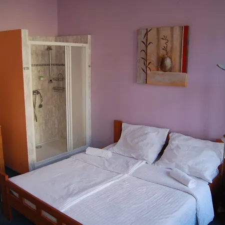 Hotel Club Praha 3*