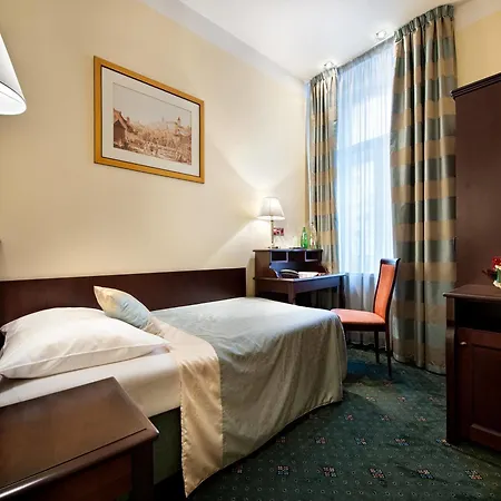 Ea Downtown Otel 4*