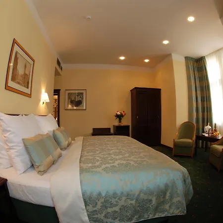 Ea Downtown Otel 4*