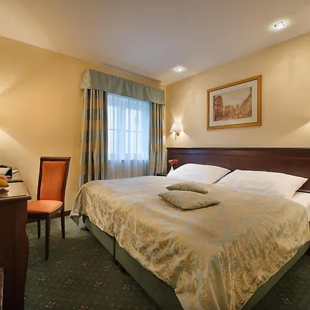 Ea Downtown Otel 4*