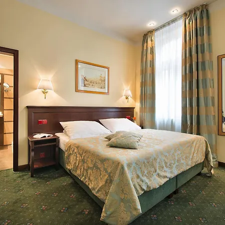 Ea Downtown 4*
