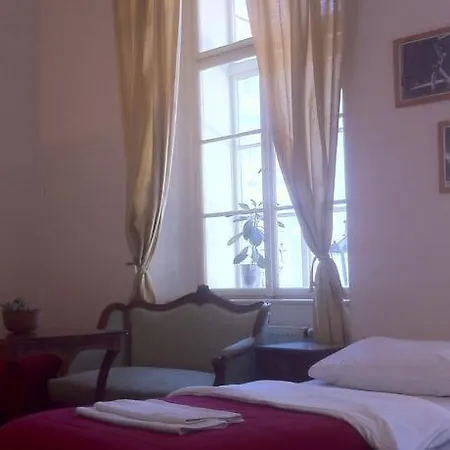 Little Town Budget Hotel 3*