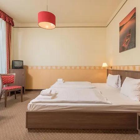 Ostruvek 3* Prague