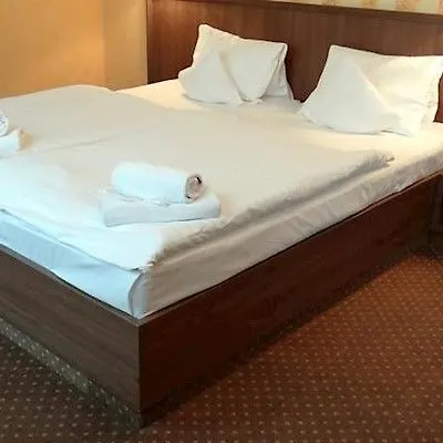 Ostruvek 3* Prague