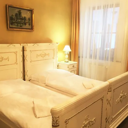 Old House Bed & Breakfast
