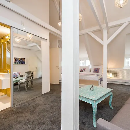 Apartment Empirent Old Town 2 *