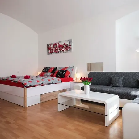 Апартаменты Family Duplex On Wenceslas Square