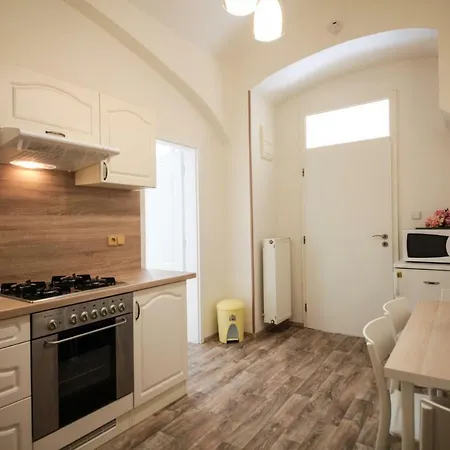 Апартаменты Family Duplex On Wenceslas Square *