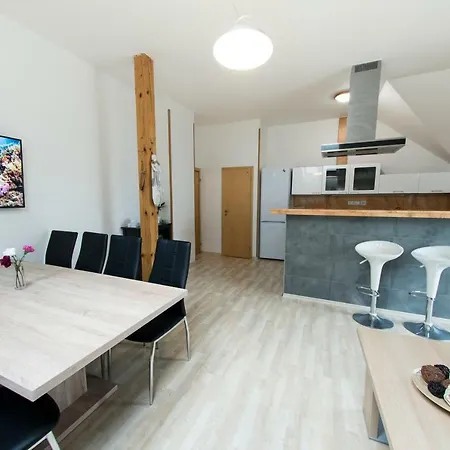 Lahovice, Apartment
