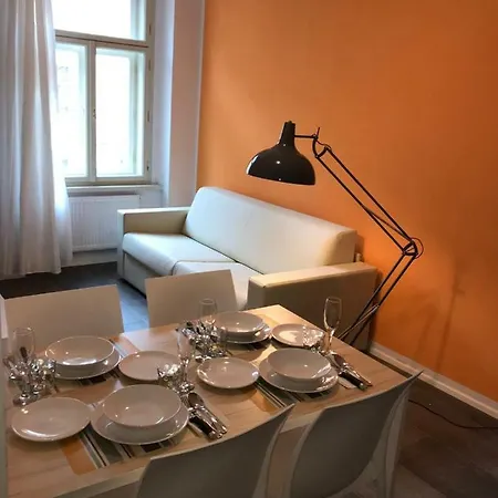 Riverside Apartment Prague