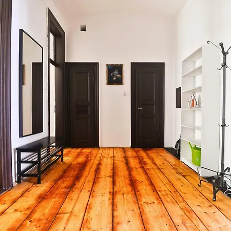 Апартаменты Spacious Cozy In Centre