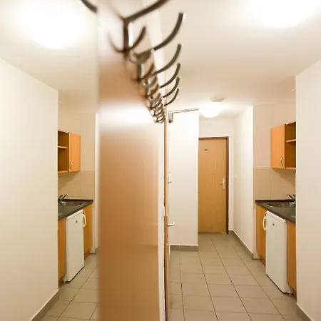 מלון University Hotel 2*