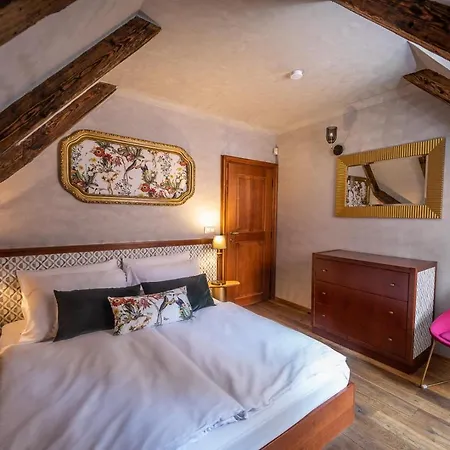 Miss Sophie's Charles Bridge 4* Prag