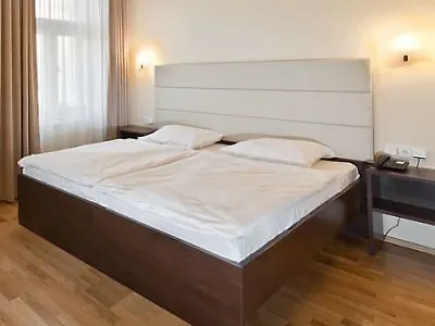 Unique 4*