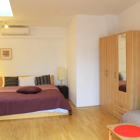 Beautiful In The City Center Apartment *