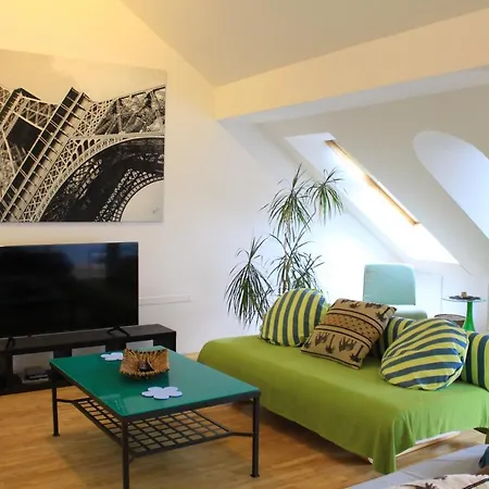 Beautiful In The City Center Apartment *