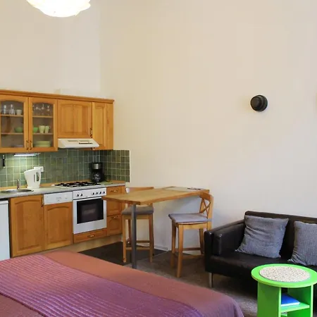 Beautiful In The City Center Apartment *