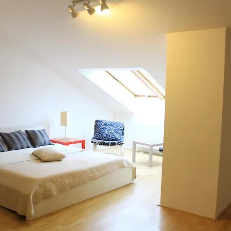 Beautiful In The City Center Apartment *