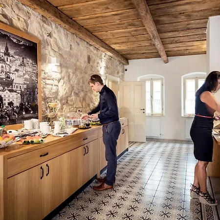 Hotell At The White Lily Prag