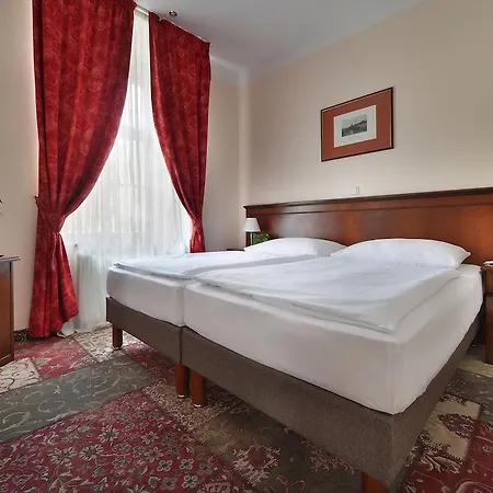 Hotel Ea Jeleni Dvur Castle 3*