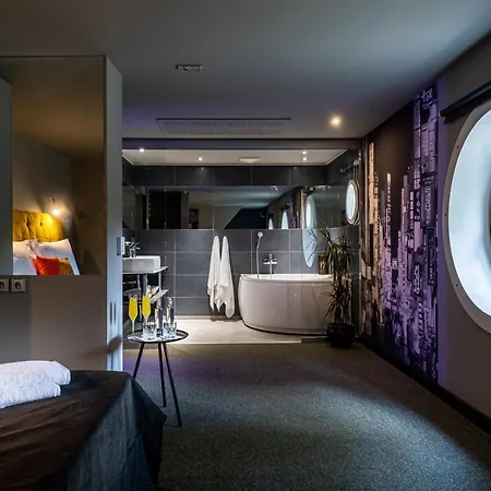 Marina Bateau-hôtel 2*