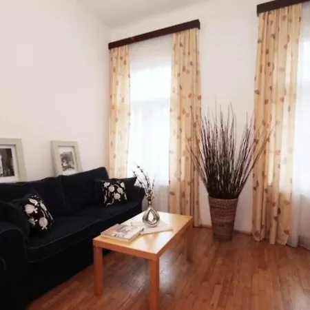 Leo Old Town Apartment *