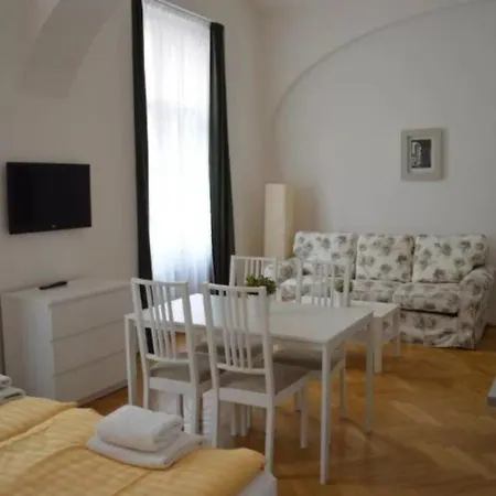 Apartment Leo Old Town *