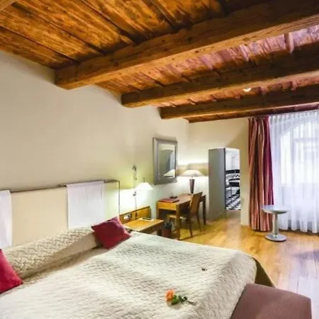 The Golden Wheel Hotel 4*