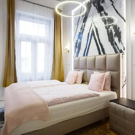 Palace By Main Station - Premier *