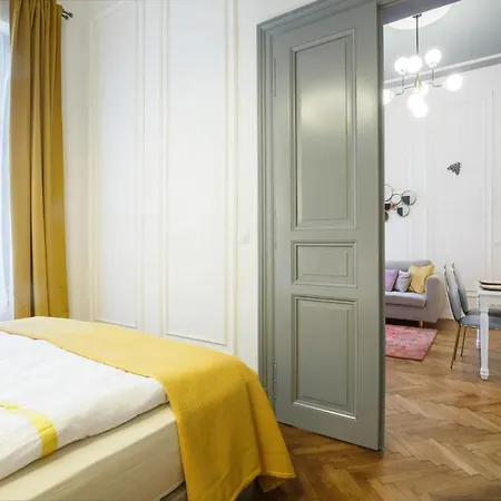 Palace By Main Station - Premier *