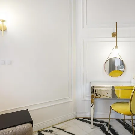 Palace By Main Station - Premier *