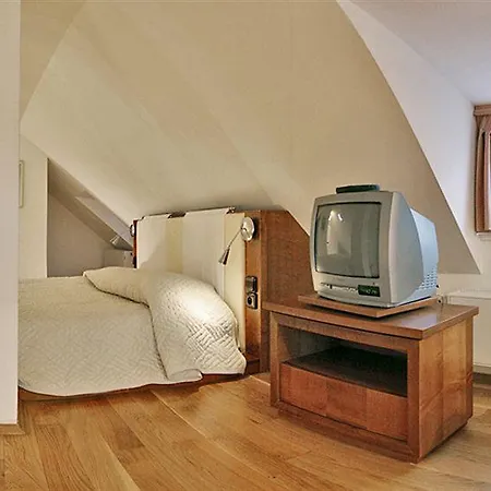 The Golden Wheel Hotel 4*