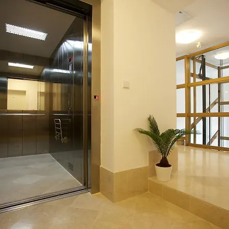 Rybna 9- Old Town Apartment *