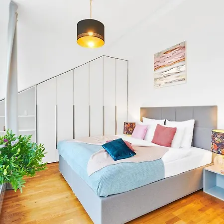 Rybna 9- Old Town Apartment