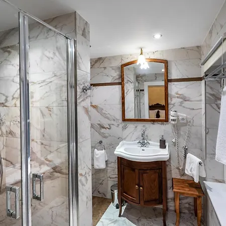 U Cerneho Orla Hotel 4*